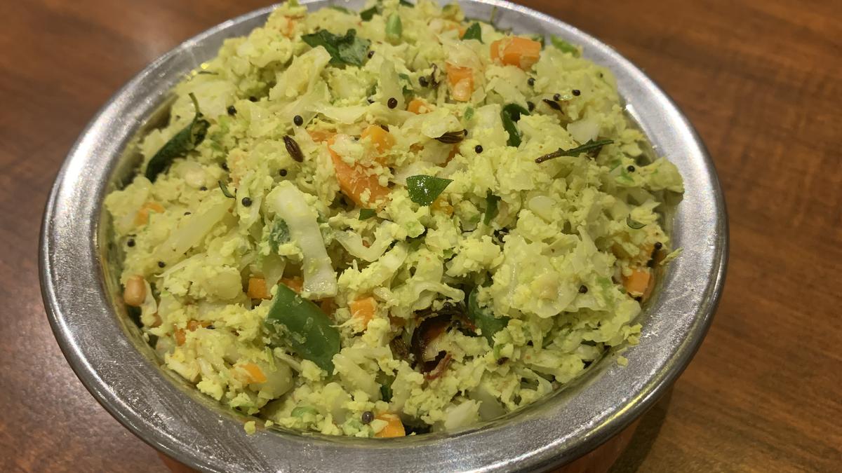 How to make thoran (തോരൻ) with cabbage and carrots