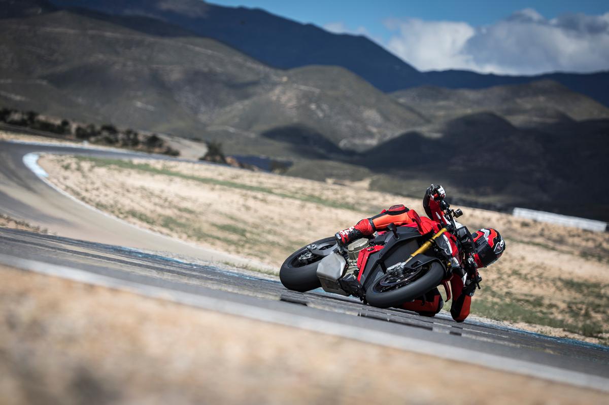  From its counter-rotating crankshaft to the Öhlins Smart EC 3.0 suspension, every detail of the Streetfighter V4 is engineered to deliver pure Ducati exhilaration—on road or track.