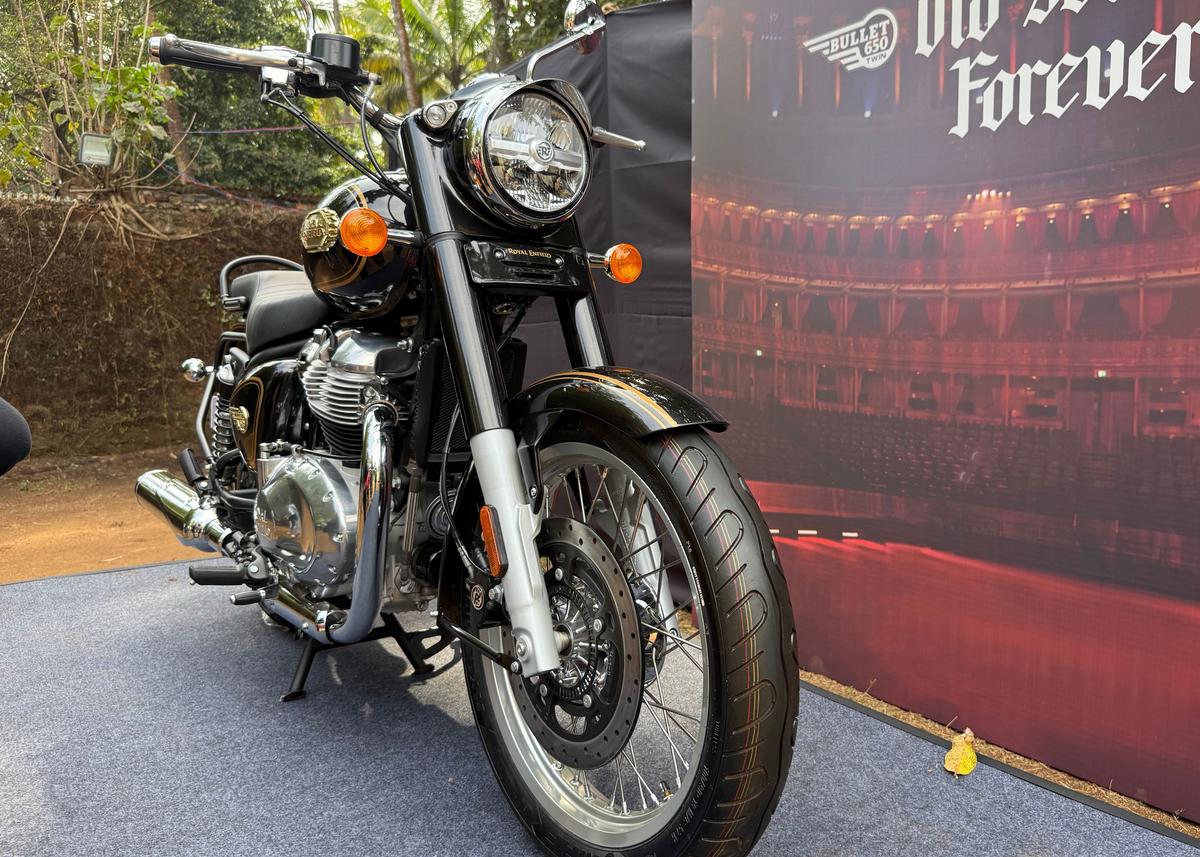 The Bullet 650’s familiar stance is elevated by subtle design updates, from the casquette headlamp to the wider bench seat.