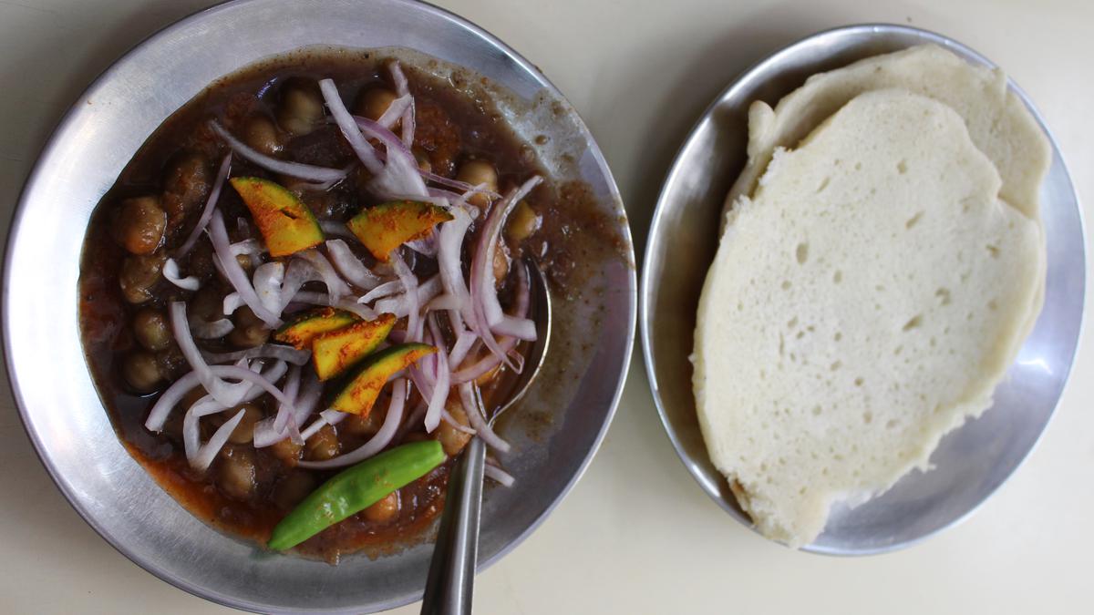 Savor the Authentic Taste of Amritsar’s Famous Pathi Kulcha – A Spicy Flatbread Made in a Wood-Fired Clay Oven