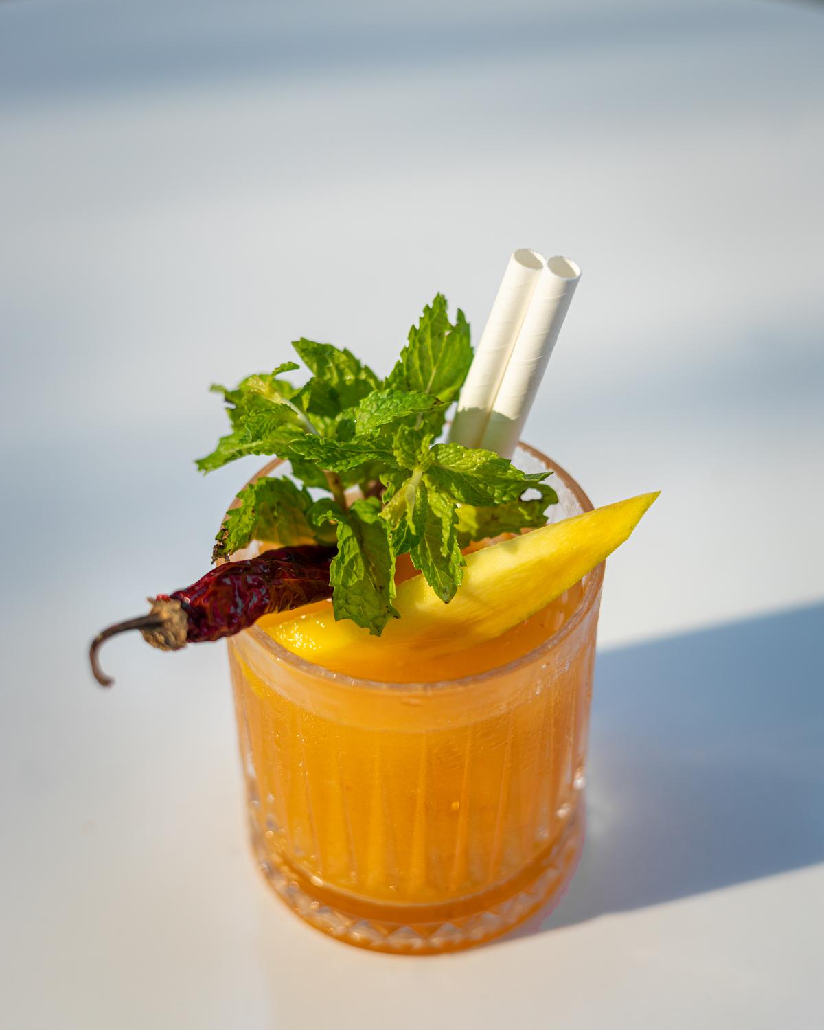 Mango-Urrak cocktail