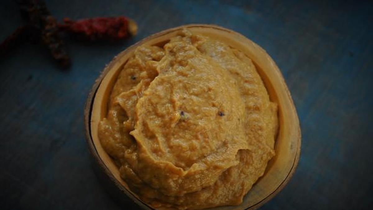A flavourful and healthy ridge gourd chutney for dosa or chapathi