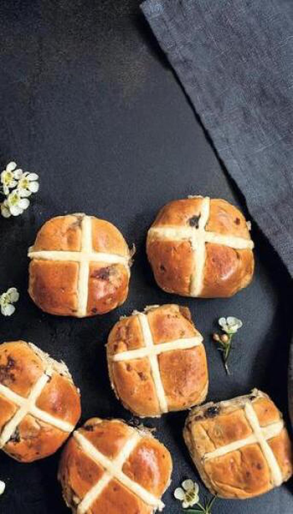 Hot cross buns