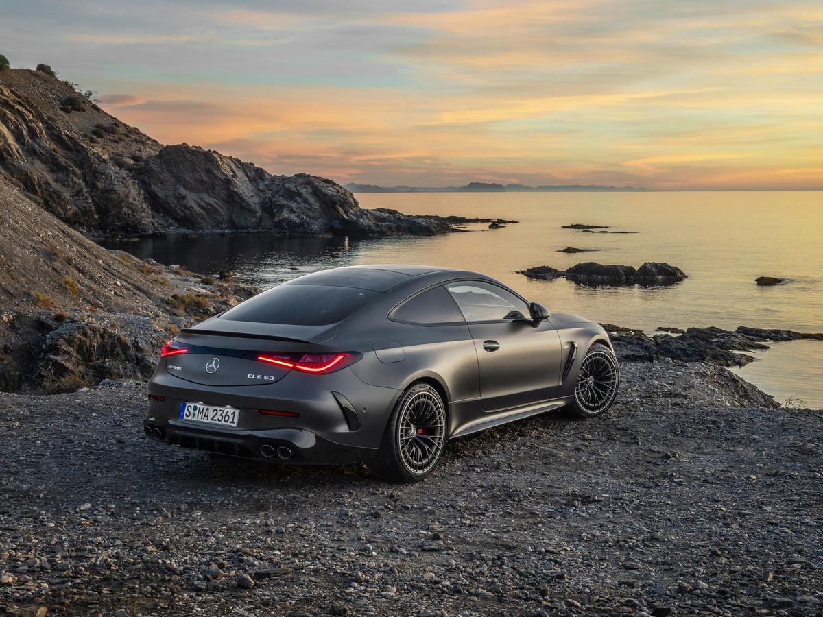Design Presence: Long bonnet, short overhangs, flowing roofline and bold Panamericana grille for coupé drama.