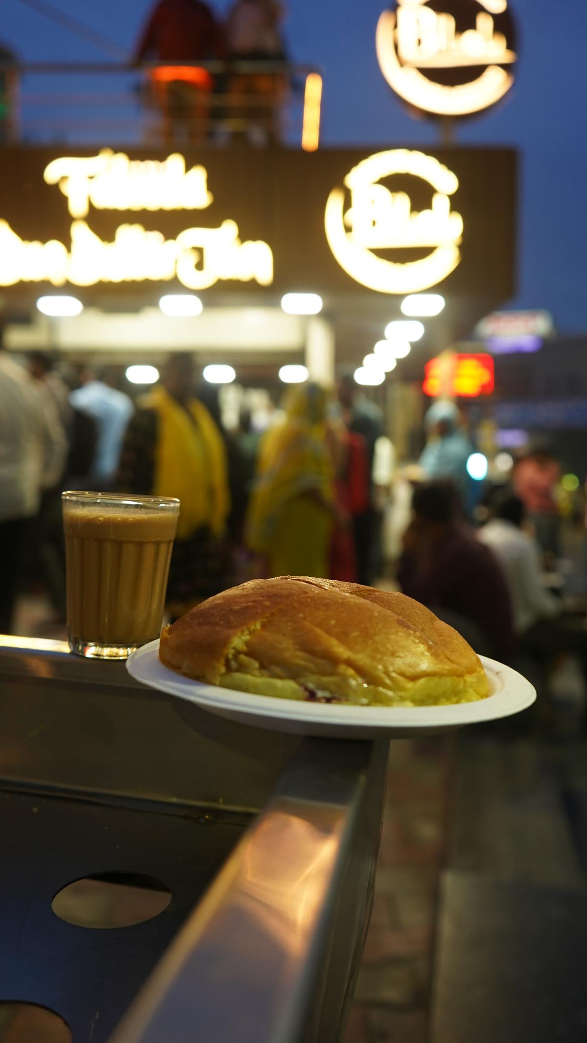 Bun maska and tea at Bilal