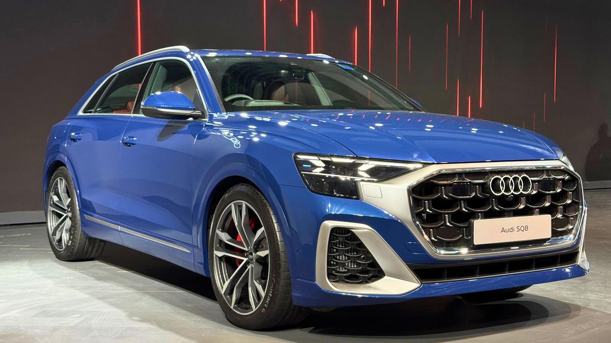 4.0-लीटर V8 द्वारा संचालित, ऑडी SQ8 रोजमर्रा की उपयोगिता को बरकरार रखते हुए मजबूत प्रदर्शन प्रदान करता है