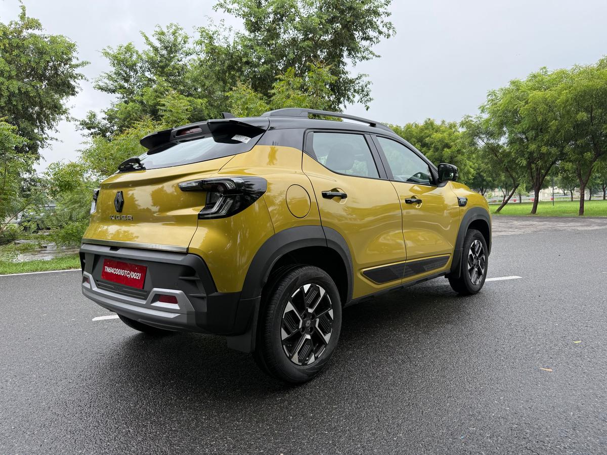 Feature highlights like an 8-inch touchscreen, wireless Android Auto/Apple CarPlay and ambient lighting add to the Kiger’s appeal. Feature highlights like an 8-inch touchscreen, wireless Android Auto/Apple CarPlay and ambient lighting add to the Kiger’s appeal.