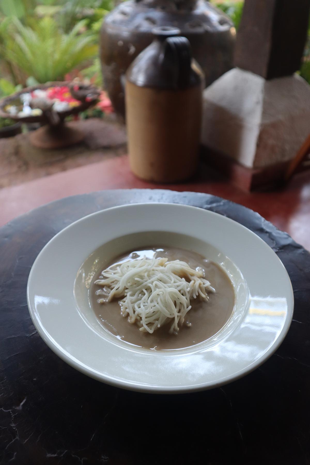 Shevyo, rice noodles with sweetened coconut milk