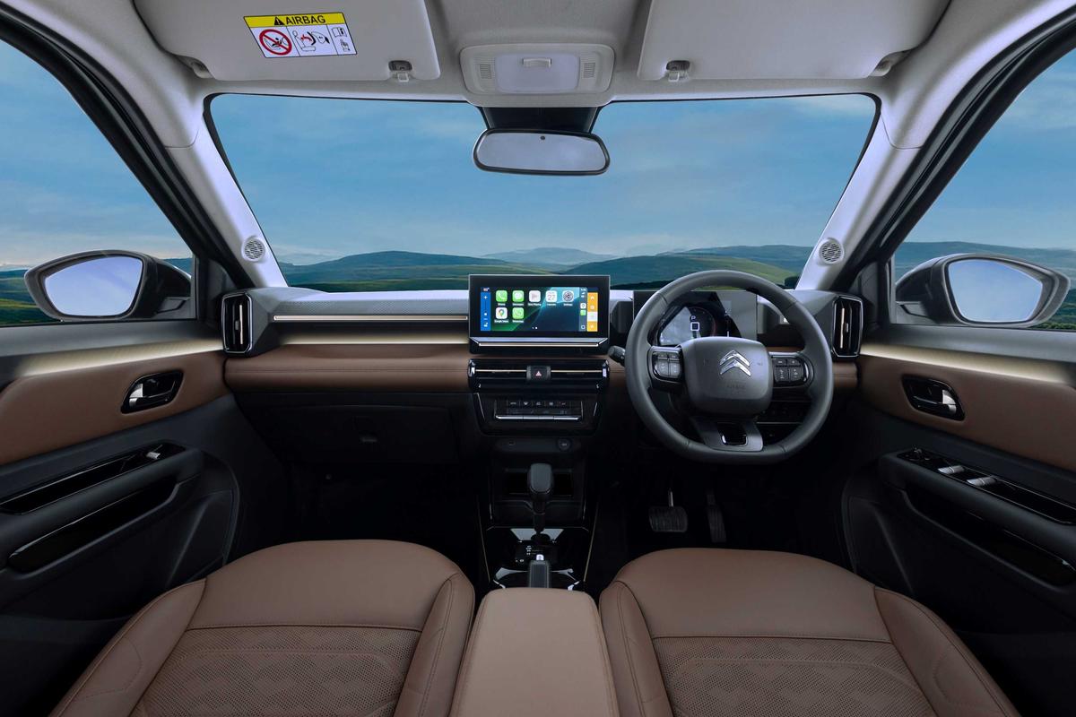 CARA, Citroën’s multilingual digital assistant, and the HALO 360° camera make city driving easier and safer.