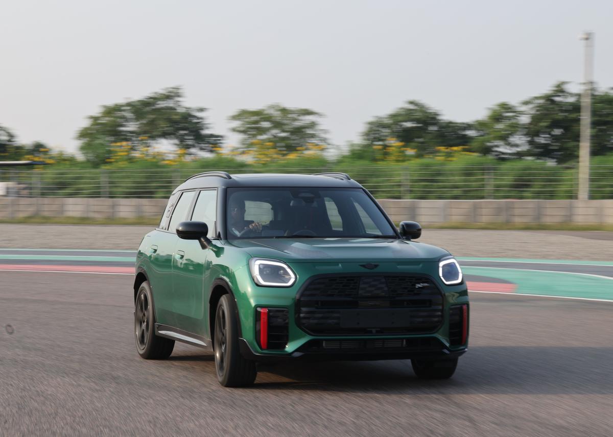 Aggressive styling, 19-inch alloy wheels, and signature Union Jack taillights give the Countryman JCW a bold yet unmistakably MINI presence. Aggressive styling, 19-inch alloy wheels, and signature Union Jack taillights give the Countryman JCW a bold yet unmistakably MINI presence.