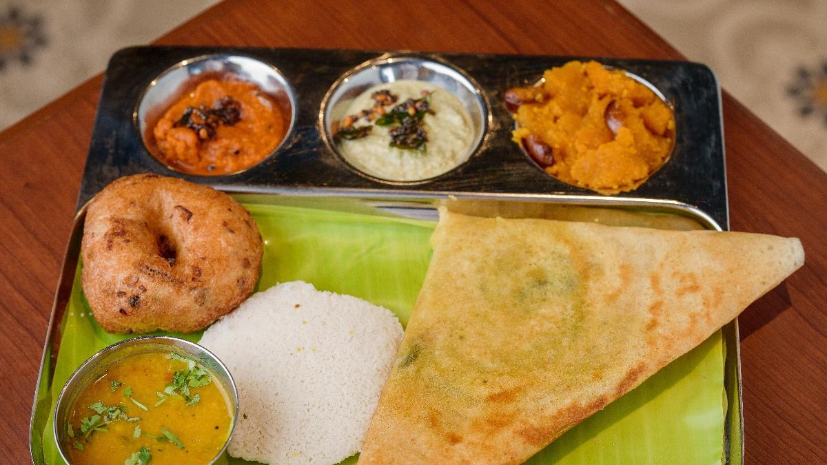 Chennai’s newest Andhra Tiffin room serves crispy chilli bajjis and pesarattu