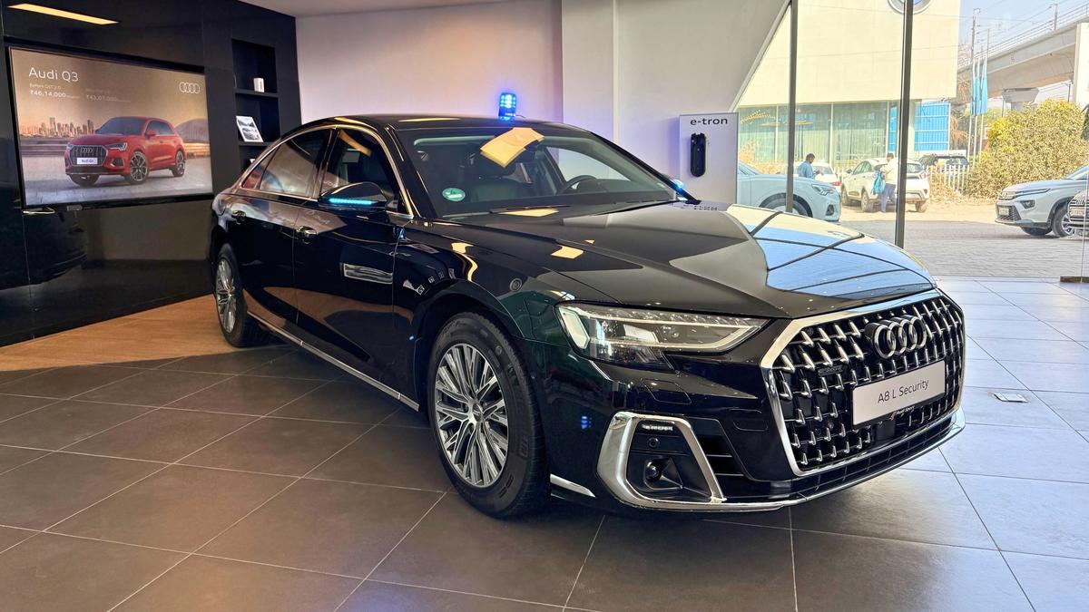 ऑडी ए8एल सिक्योरिटी भारत में विलासिता और सुरक्षा के एक सशक्त किले के रूप में आई है