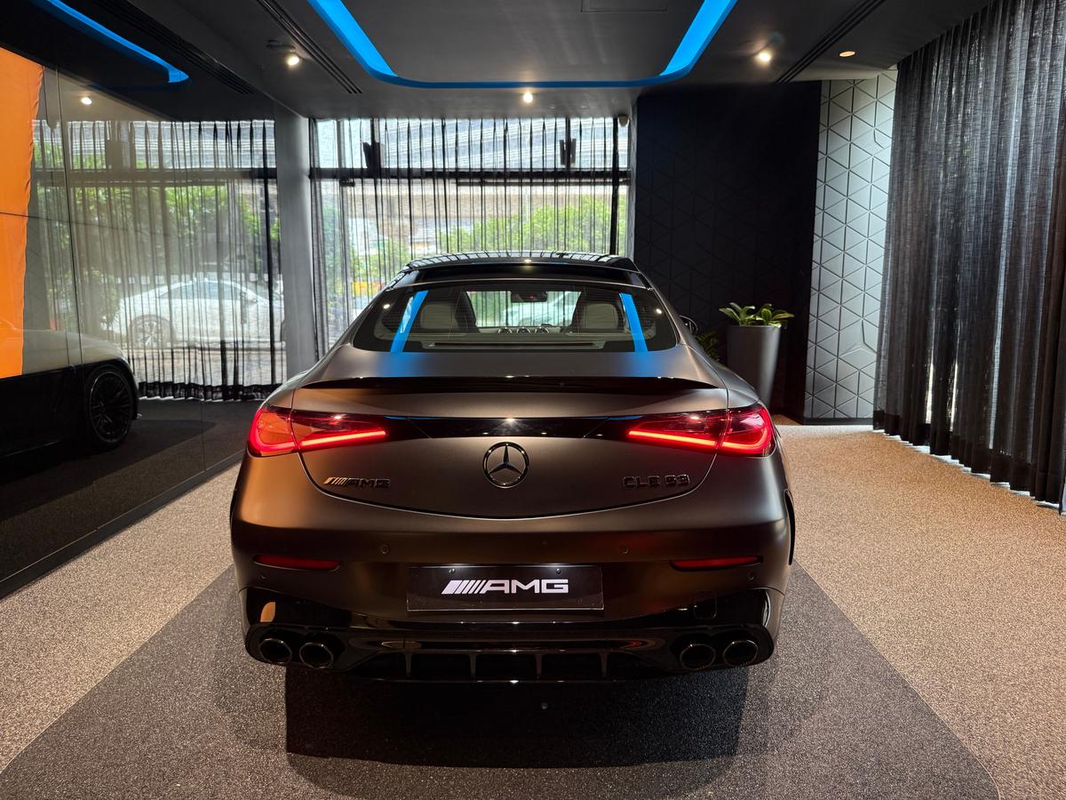 Luxury Interior: Frameless doors, MBUX cockpit with AMG graphics, ambient lighting and sport seats in ARTICO and MICROCUT.
