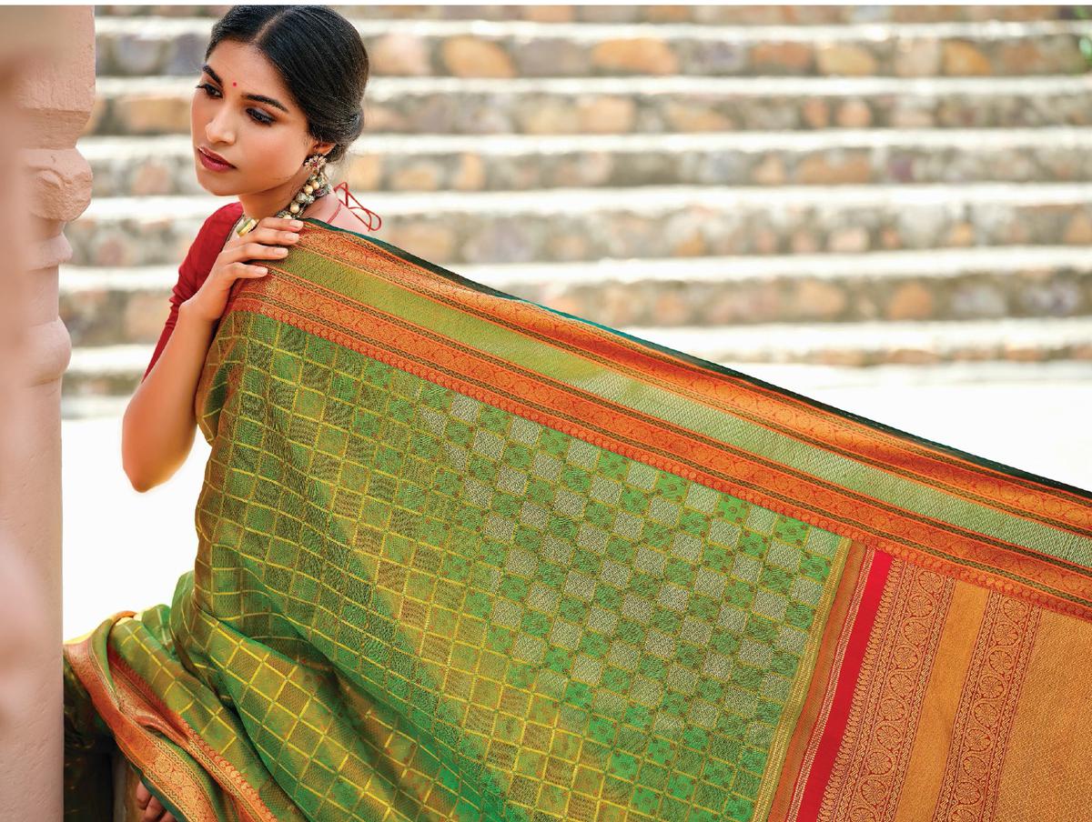 Lino light weight kanjeevaram silk sari