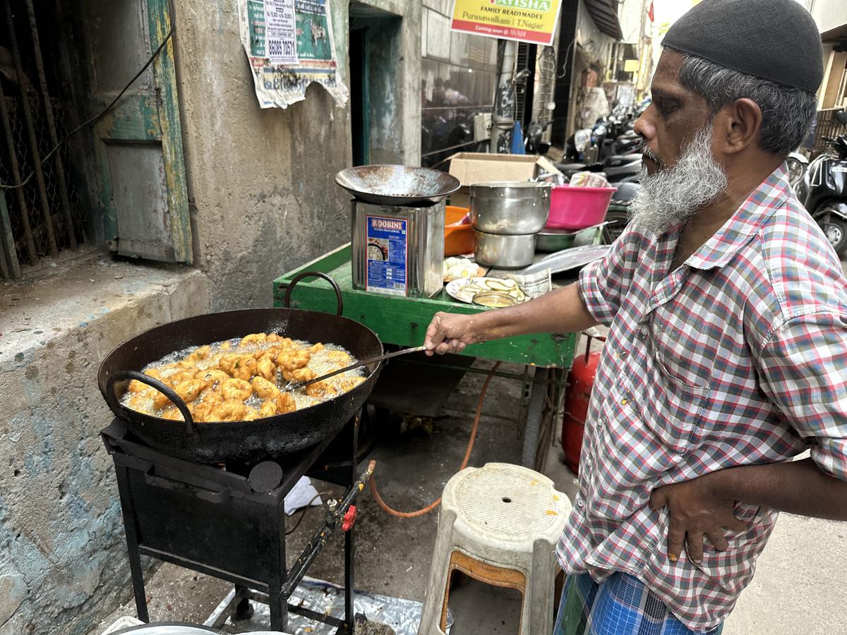 Snacks getting ready for Iftar at Mannady