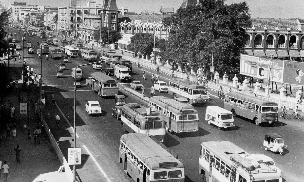  A busy scene near Spencer’s in 1962. 