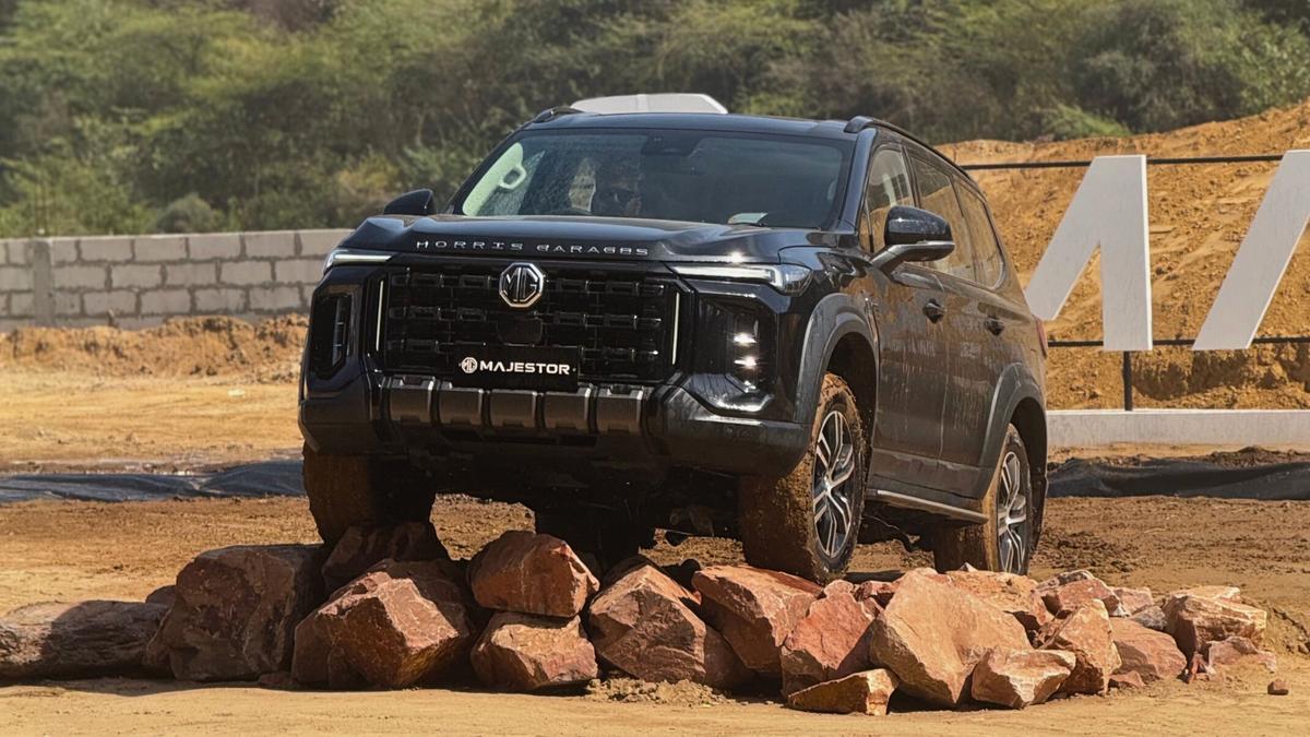 Triple differential lock system underscores the Majestor’s serious off-road credentials Triple differential lock system underscores the Majestor’s serious off-road credentials