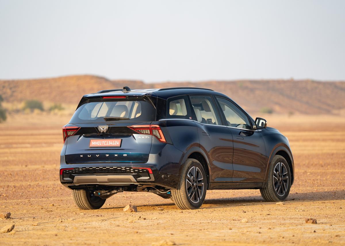 Advanced lighting elements and LED tail lamps give the XUV 7XO a striking presence, especially after dark