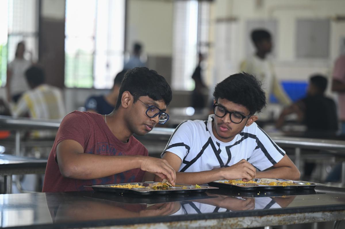 Students eating at IIT mess