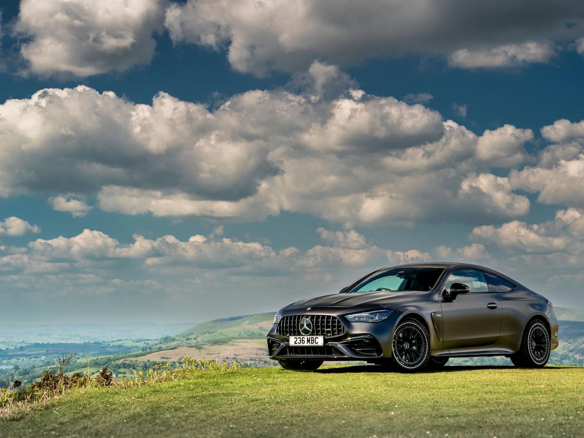 Power & Performance: 449 hp twin-turbo inline-six, with overboost to 600 Nm and 0–100 km/h in 4.2 seconds.