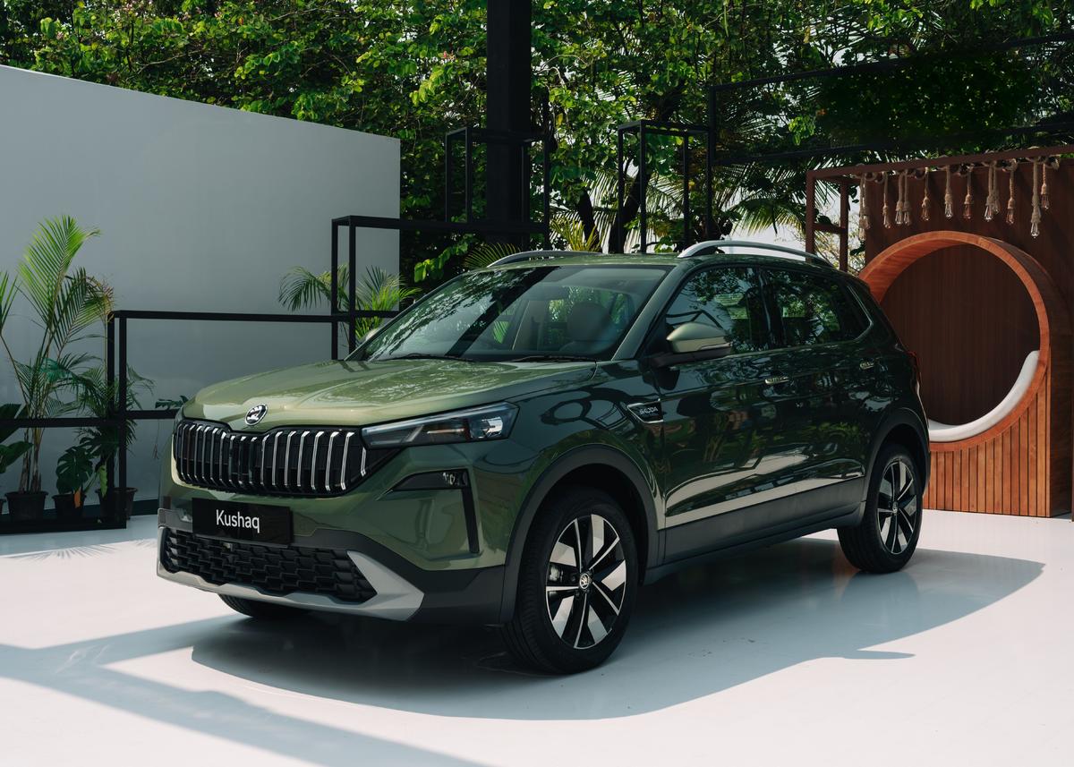 Panoramic sunroof: Expands the sense of space and luxury for passengers. Panoramic sunroof: Expands the sense of space and luxury for passengers.