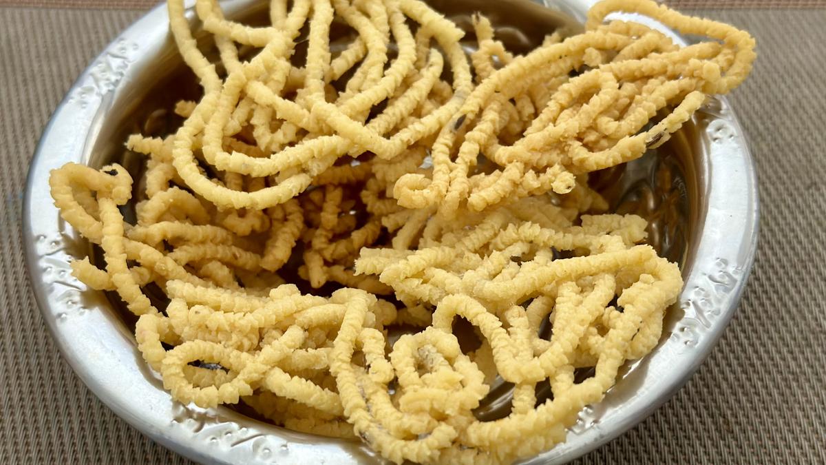 The making of Deepavali murukku, a festival staple in Tamil households