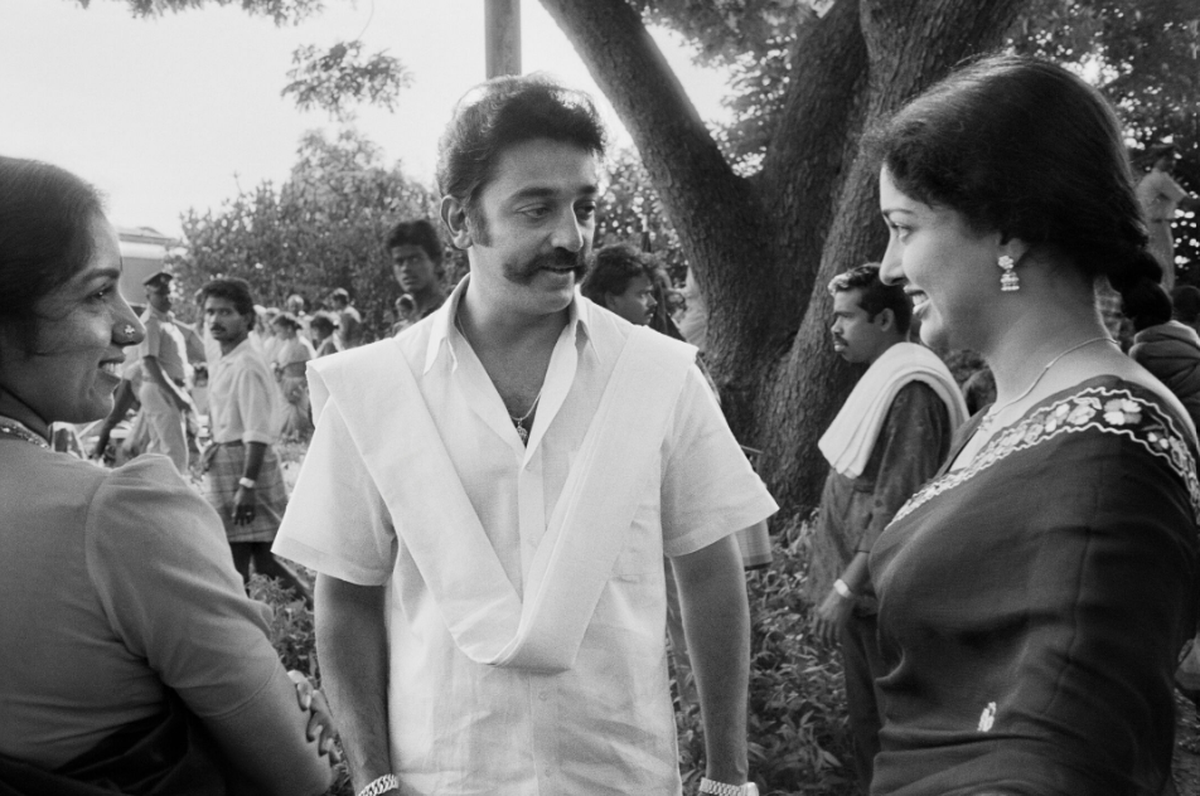 (L-R) Revathi, Kamal Haasan and Gautami on the set of Thevar Magan, Madras, 1992