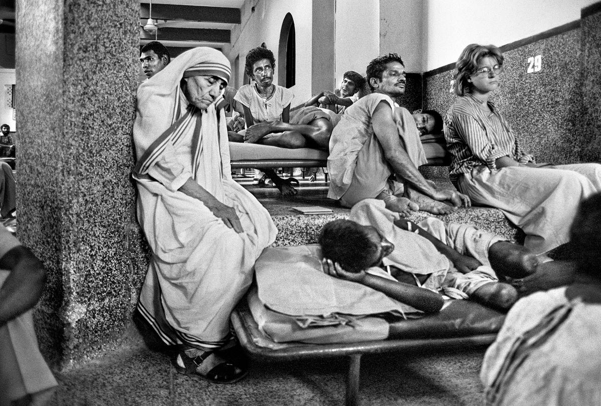 Mother Teresa in prayer at Nirmal Hriday (Home for the Sick and Dying), in  Calcutta in 1986