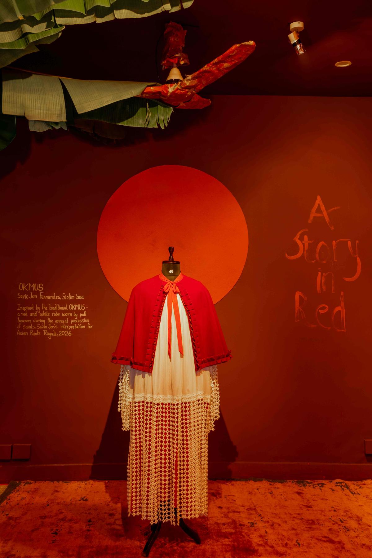 Savio Jon’s okmus, with satin, velvet and lace