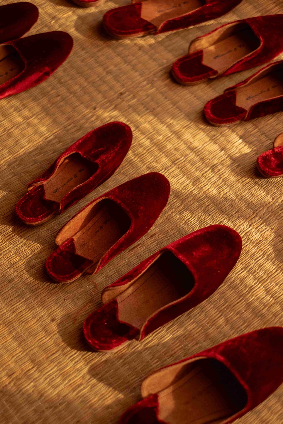 Red velvet Parsi slippers