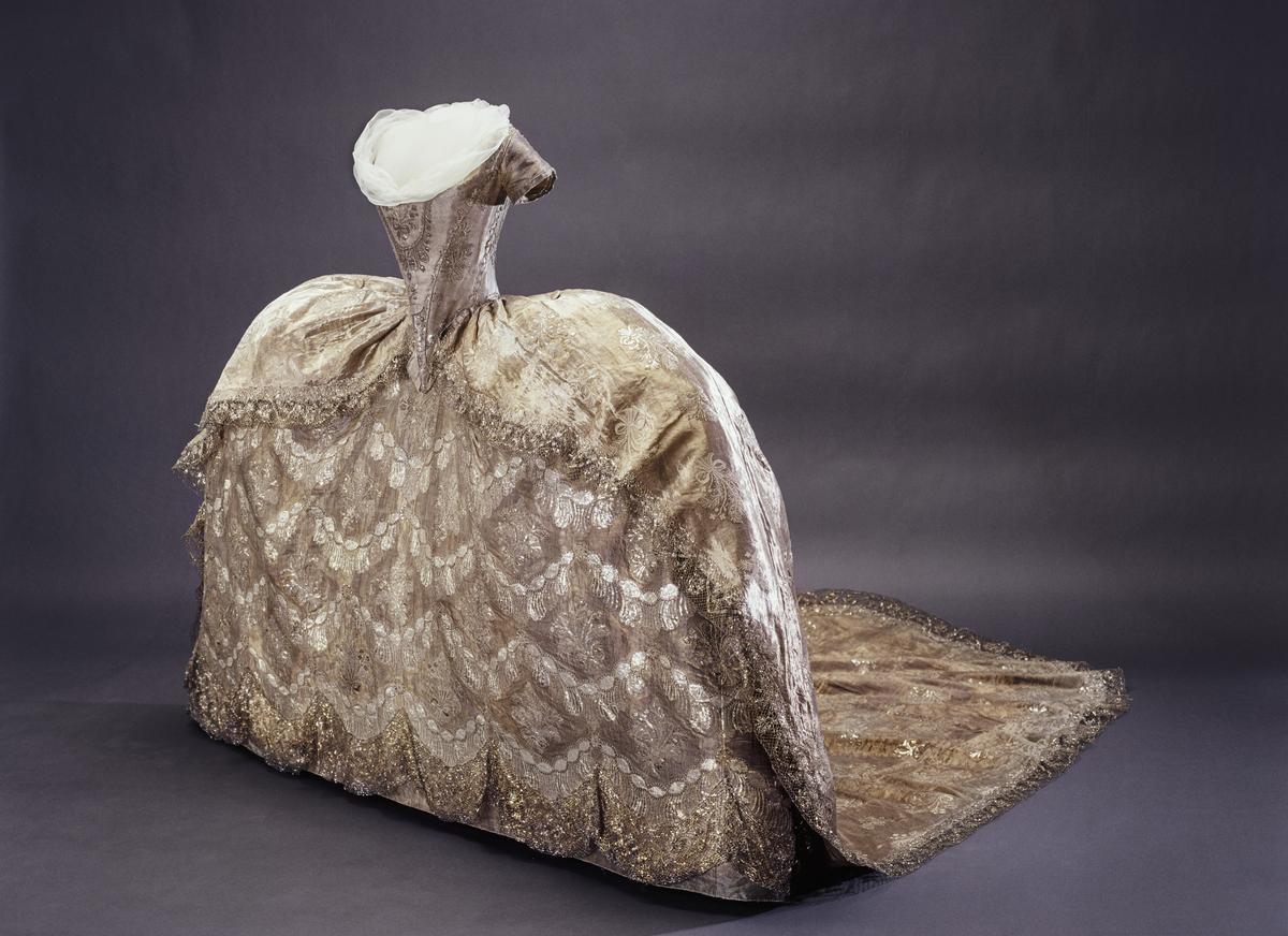 The wedding gown of Duchess Hedvig Elisabeth Charlotta (later Queen of Sweden)