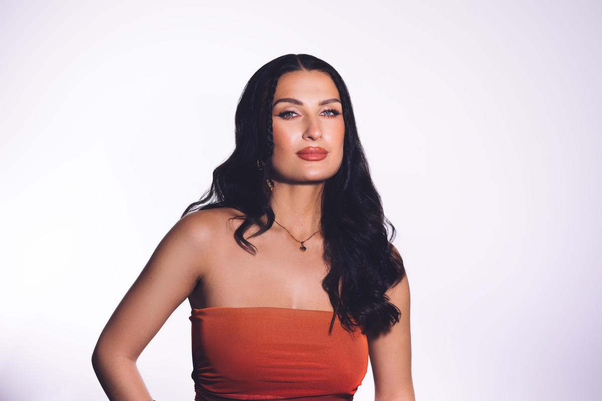 Meira’s recent hit ‘Hush Hush’, featured in Melodifestivalen 2025 (Sweden’s national selection for the Eurovision Song Contest), peaked to the top of Spotify’s Top 50 Sweden