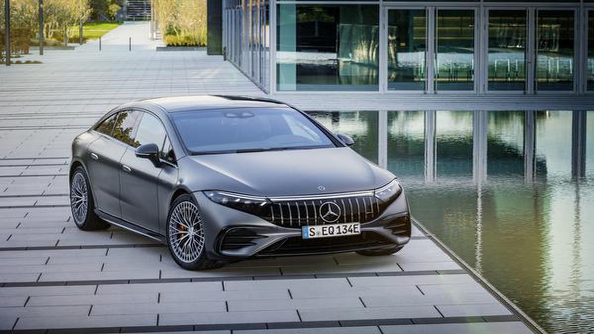 Mercedes’ AMG EQS 53 4Matic+ debuts in Munich