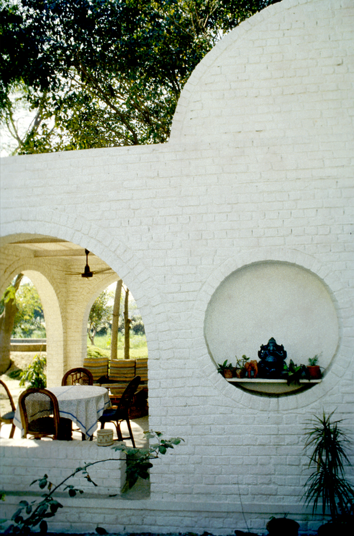 A residence in Delhi (1984) that attempts to adapt the elements of a colonial bungalow using simple construction methods