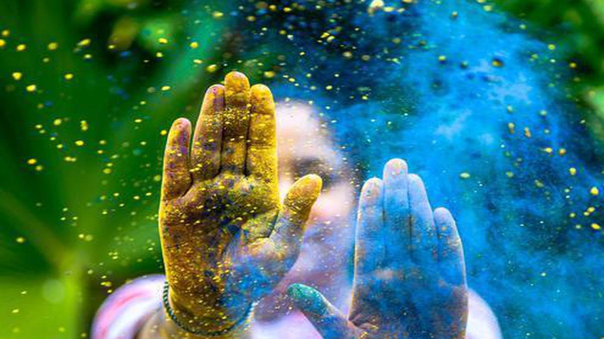 Celebrate an eco-friendly Holi with organic and skin-safe colours