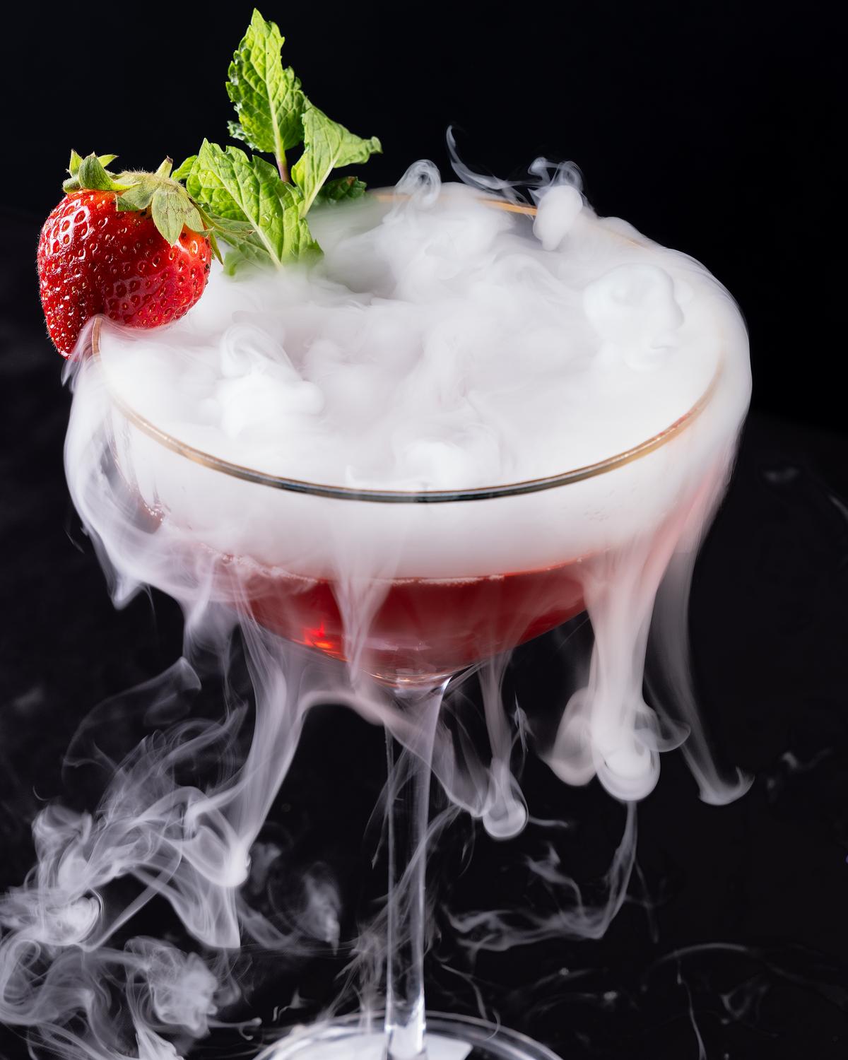 Fragoncello ‘412 can be sipped on ice, used in cocktails and desserts like cakes or sorbets
