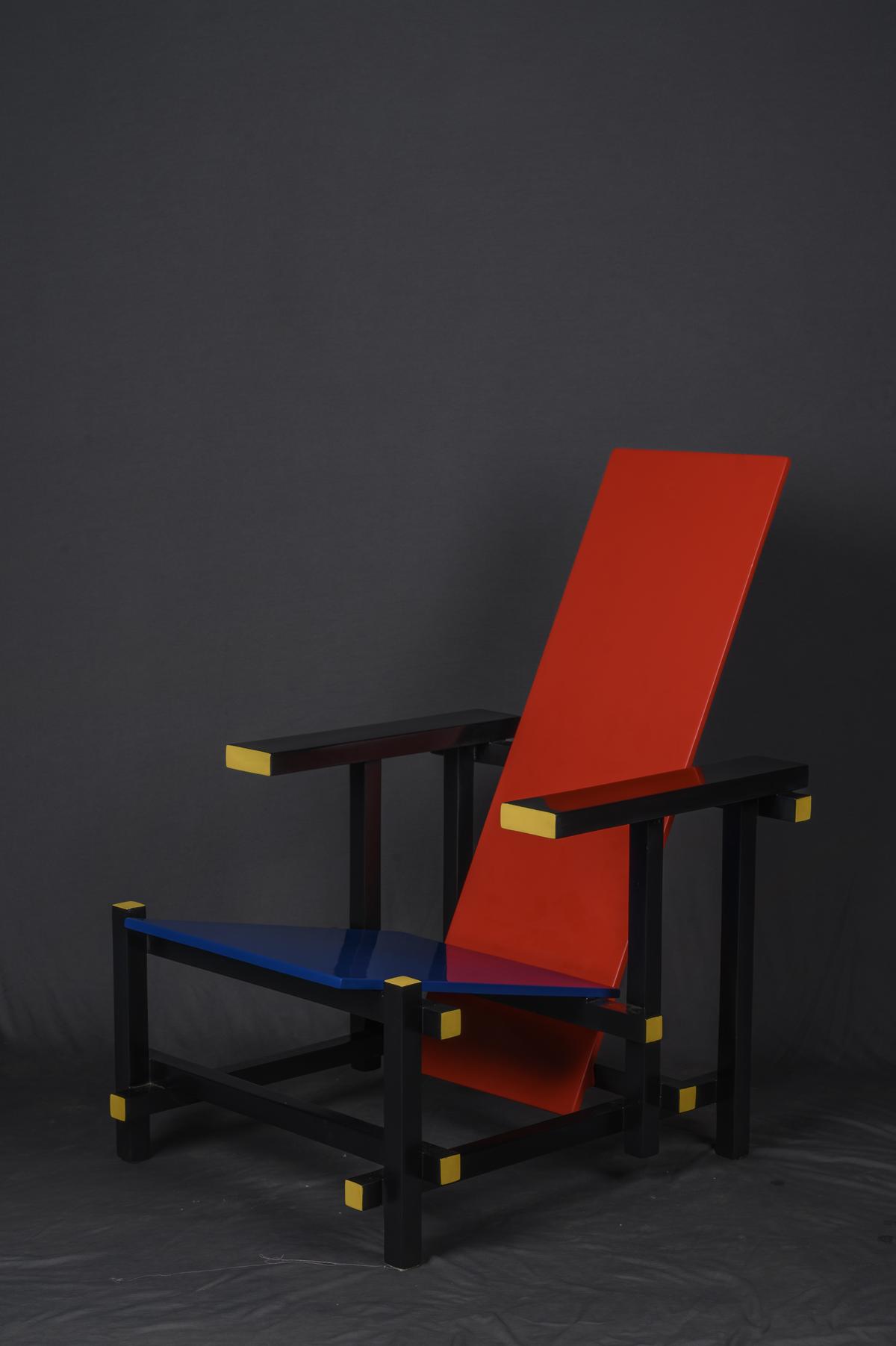 La sedia rossa e blu di Gerrit Rietveld La sedia rossa e blu di Gerrit Rietveld