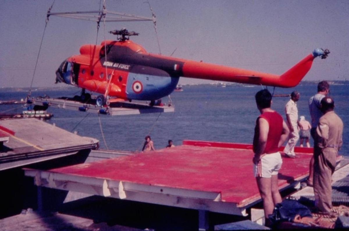 Tým se pár dní po příjezdu dostal do nehody