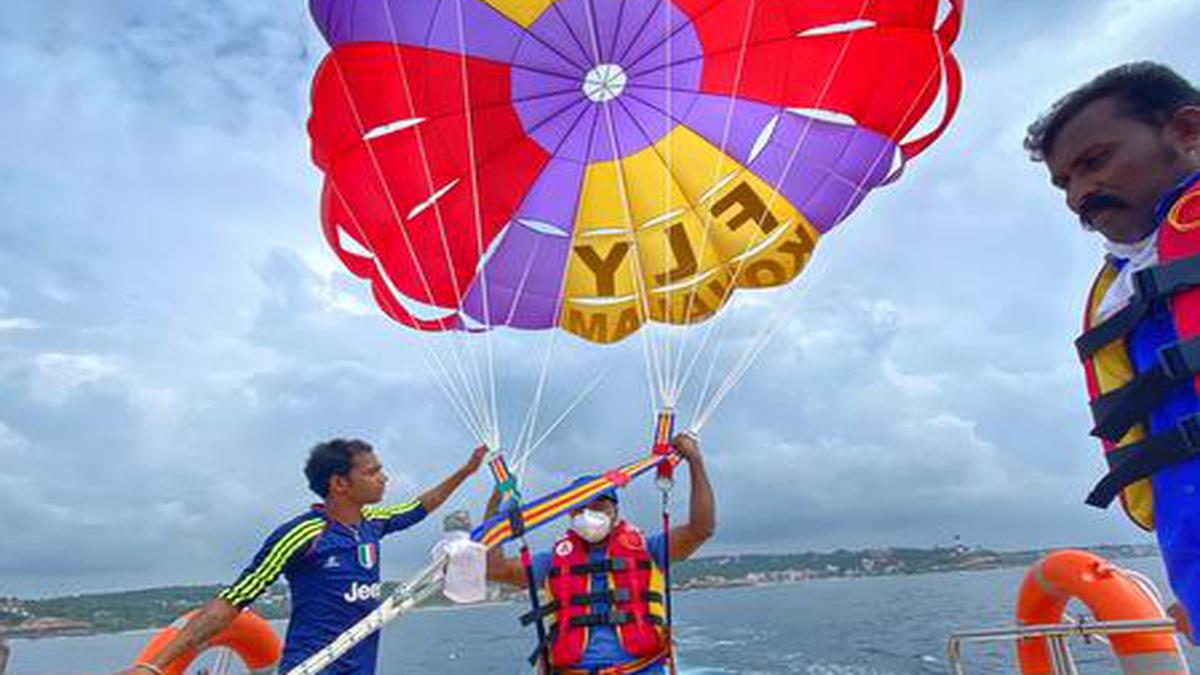 Parasailing parachutes into Thiruvananthapuram