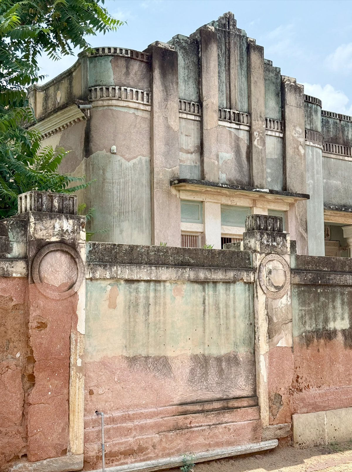An Art Deco mansion in Mandawa, Rajasthan