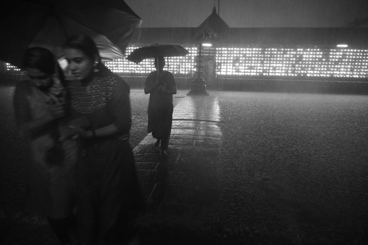 Devotees at Sree Poornathrayeesa temple, Tripunithura