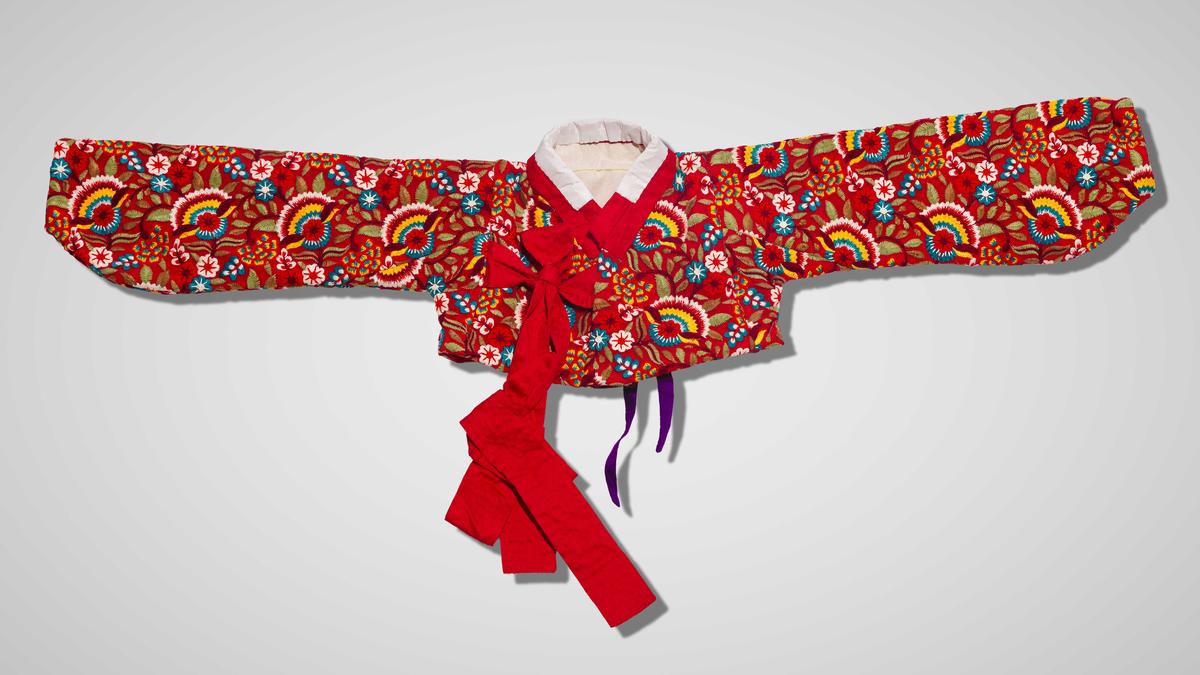 Jeogori 15 (upper garment of the traditional Korean hanbok) Jeogori 15 (upper garment of the traditional Korean hanbok)