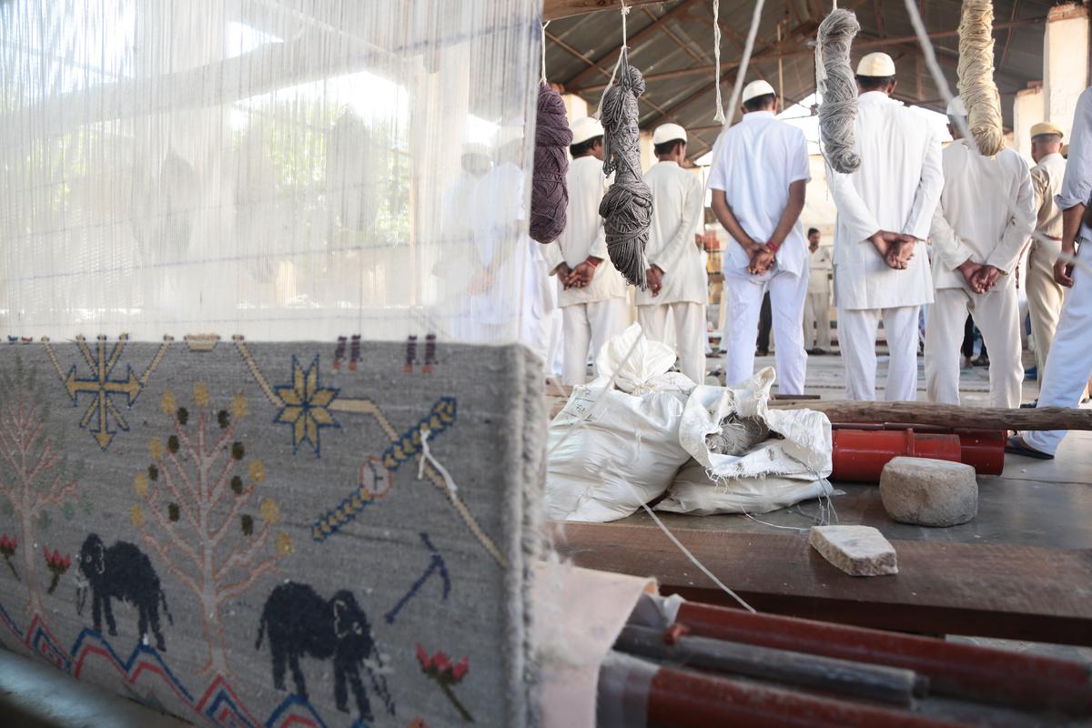 Inmates gathering to weave 