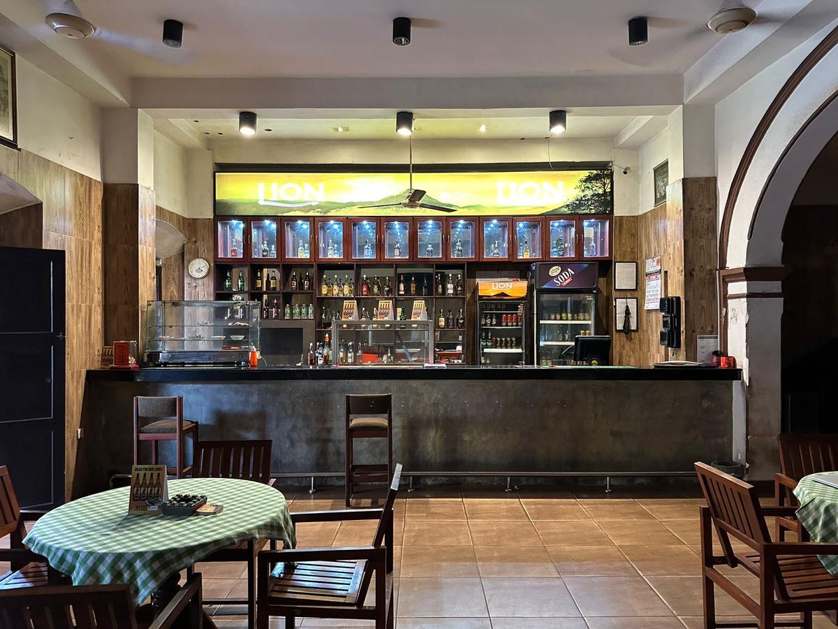 thehindu.com - S. Poorvaja - In Galle, delve into some fascinating history with a side of arrack shots and kothu at Sydney Hotel