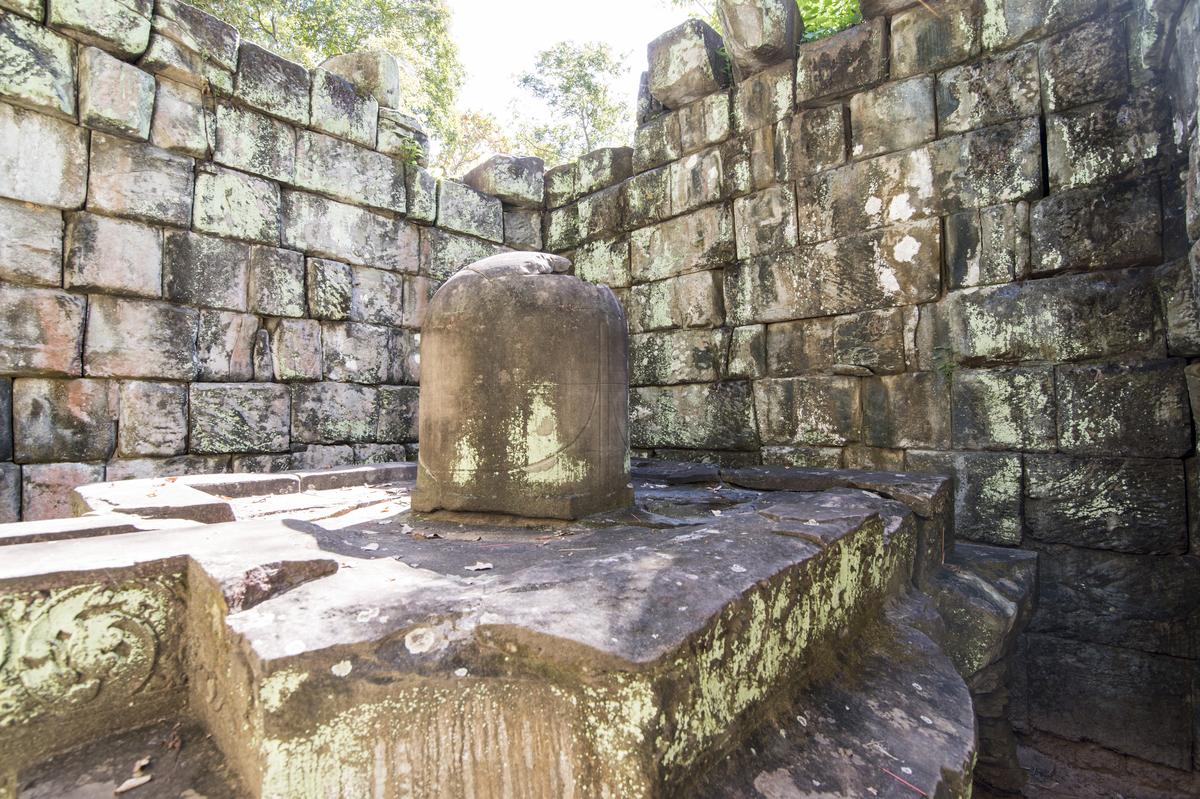 A Shiva linga at Koh Ker A Shiva linga at Koh Ker