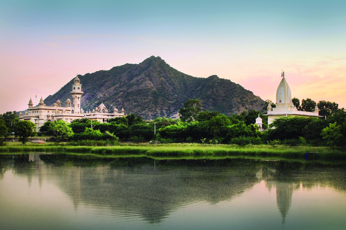 मेयो कॉलेज ने राजकुमारों और राजाओं, ओलंपियनों और फिल्म निर्माताओं, राजनेताओं और अभिनेताओं को शिक्षित किया है