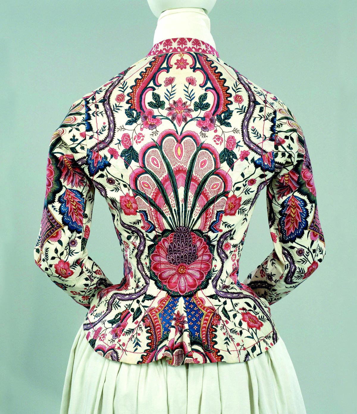 A fitted women’s chintz jacket (1750) cut to display the chintz imported from the Coromandel Coast. In the Netherlands in the 18th century, chintz jackets were popular for daily use and worn as part of traditional costume