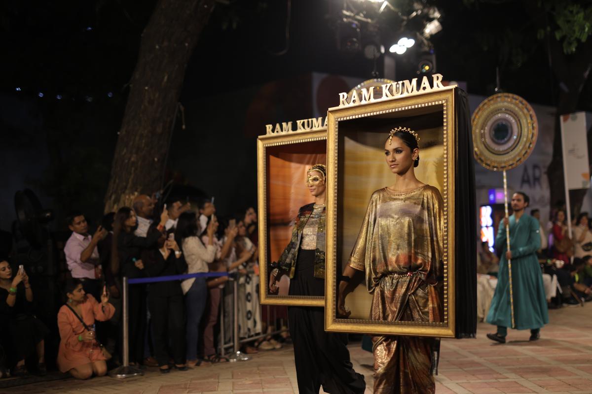 Tarun Tahiliani’s models