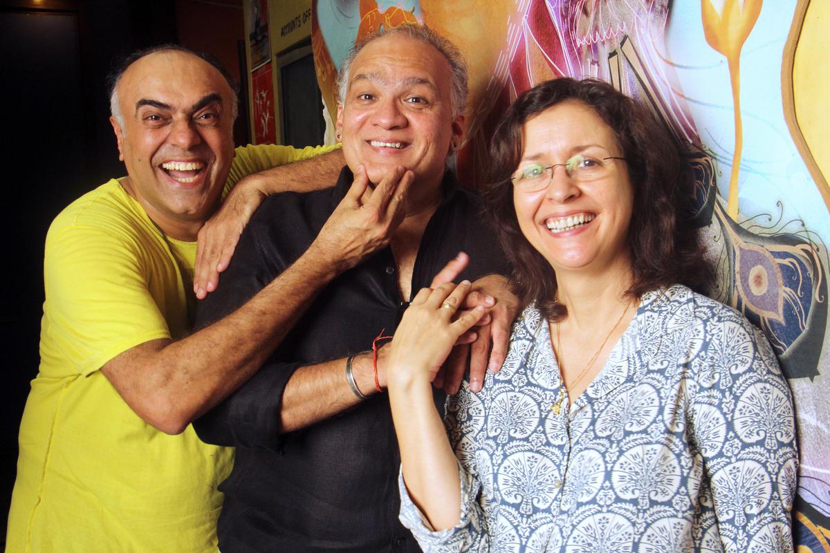 Rahul da Cunha (centre) with theater actors Rajit Kapoor and Shernaz Patel.
