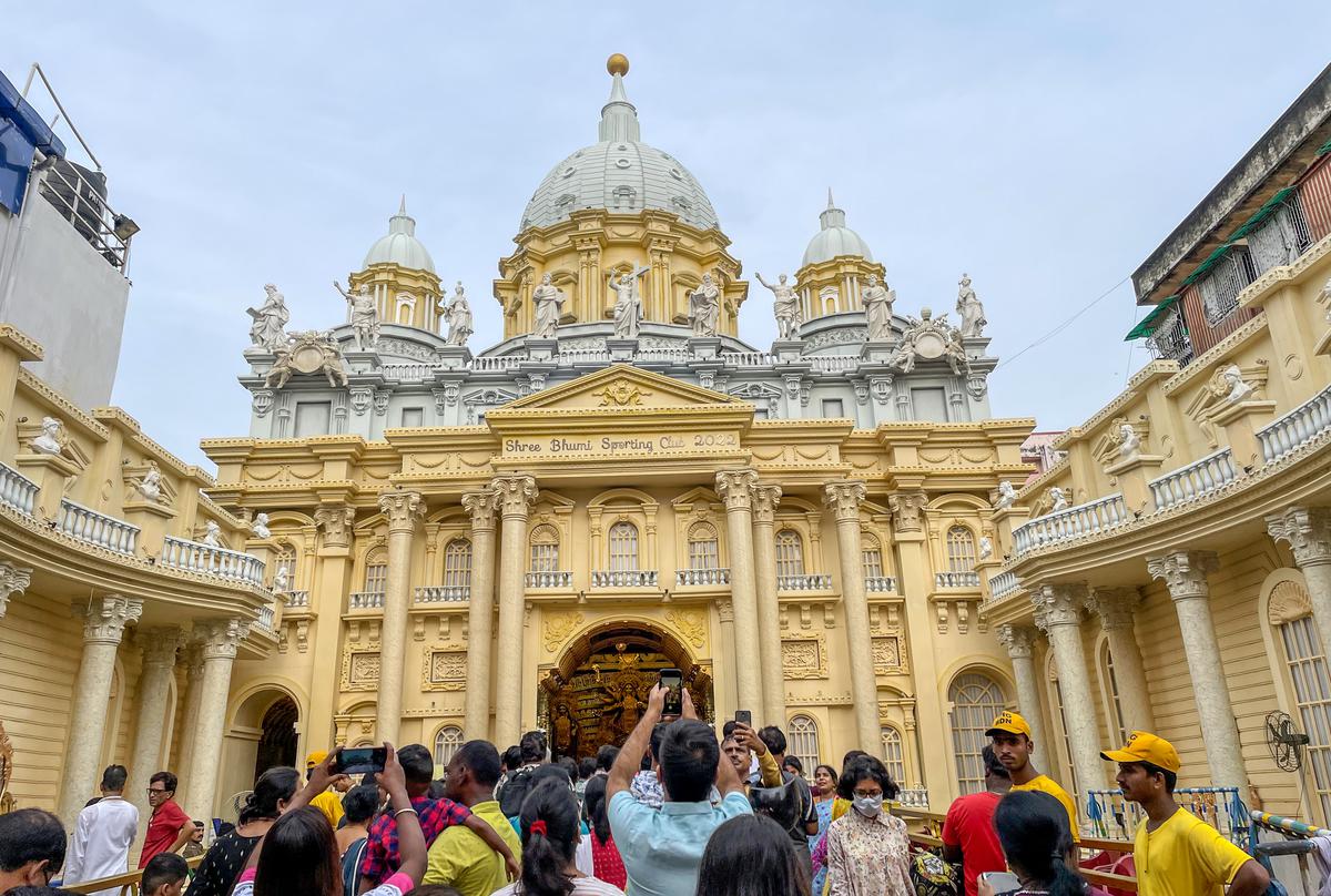 St. Peter's Basilica built at Sreebhumi Durga Puja pandal in Kolkata